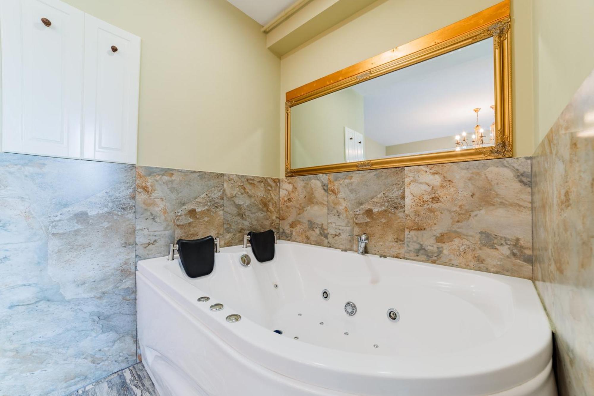 Romantic Jacuzzi Chic Apartment Sinaia Exterior photo
